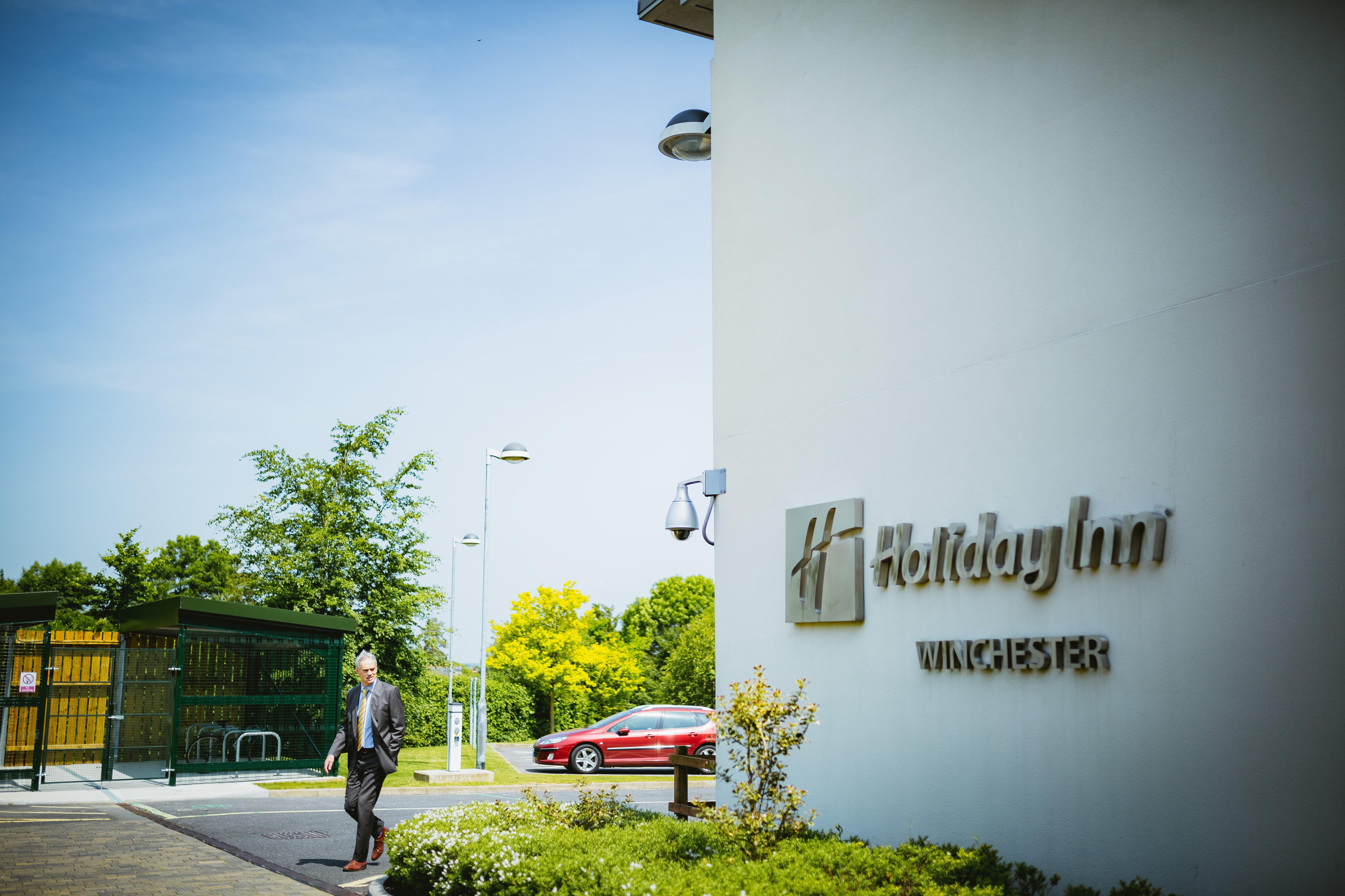 Holiday Inn Winchester, An Ihg Hotel Exterior foto